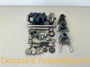 Horquilla de tambor Yamaha YZ250F 17-25 transmisión leva de cambio OEM 1SM-18541-10-00 189 - Imagen 1 de 3
