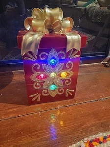 Regalo de gran tamaño Kringle Express resina dorada roja interior exterior regalo iluminado LED - Imagen 1 de 13