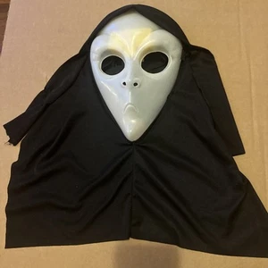 Fun World Easter Unlimited Glow In The Dark Alien Ghostface Halloween Mask - Picture 1 of 5