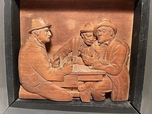 PANEL TALLADO MADERA BAJO RELIEVE B Schwarz Hombres Con Tarjetas Marco Escultura Arte Popular - Imagen 1 de 8