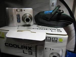 Nikon COOLPIX L3 Digital Camera - Silver Tested Working Boxed - Picture 1 of 2
