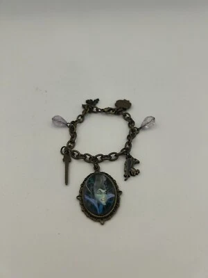 Pulsera pequeña de Villian's Maléfica de la Bella Durmiente Disney con dijes 6" Foto 1 de 4
