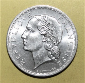 S6 - France 5 Francs 1947 Choice Uncirculated Aluminum Coin *** Laureate Head - Picture 1 of 2