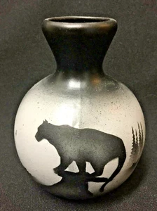 'B' puma negro y gris paisaje arte paisaje firmado por nativos americanos - Imagen 1 de 4