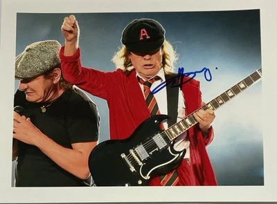 AC/DC Angus Young signiert Musik Foto Original Unterschrift Autogramm signed - Bild 1 von 3