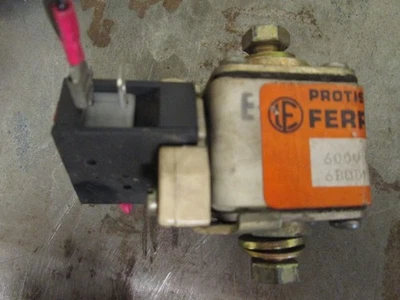 Fusible Ferraz 6BODK C3URGG 30 TC 200 S 200A 600V *Aux. Contacto* Usado Foto 1 de 3