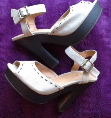 Nuevas Sandalias Belle & Mimi Talla 5 Gamuza Tiras Tacón de Madera Plataforma Marrón Claro  Foto 1 de 4