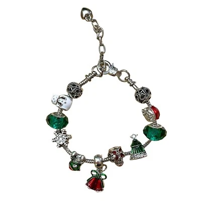 Pulsera con dije de Navidad hecha con cristales de Swarovski chapada en oro blanco de 18 quilates Foto 1 de 4