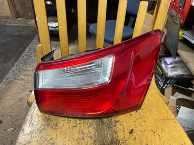 Conjunto de luz trasera derecha OEM LADO PASAJERO KIA RIO 12 13 14 15 16 17 Foto 1 de 4