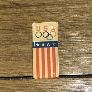 Team USA Olympic Athlete Sport Rings Gold Lapel Pin American Flag - Picture 1 of 2
