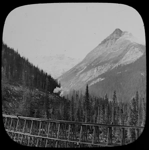 THE ROCKIES A VIEW OF BRITISH COLUMBIA CANADA C1888 PHOTO Magic Lantern Slide - Picture 1 of 3