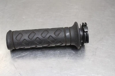 01-05 YAMAHA FZ1 RIGHT THROTTLE GRIP 4YR-26240-02-00 TUBE - Image 1 of 4