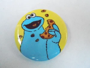 BOTÓN PINBACK VINTAGE #69- 093 - DIBUJOS ANIMADOS - CALLE SÉSAMO - MONSTRUO GALLETA - Imagen 1 de 1