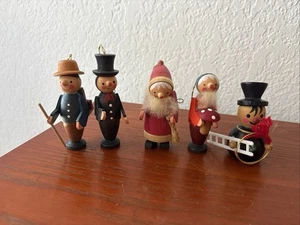 Vintage 5 Erzgebirge Miniatur Figuren handbemalt Weihnachten Weihnachtsmann & mehr - Bild 1 von 1