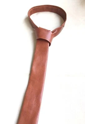 Boda Marrón Cuero Genuino Hombres Corbata Cuello Piel de Cordero Ropa de Fiesta Elegante Foto 1 de 3