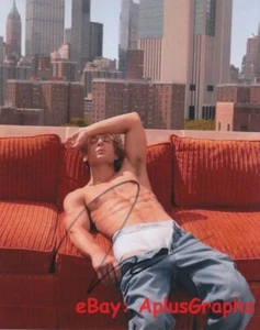 JEREMY ALLEN WHITE... Hot Hunk (Shirtless) SIGNED - Picture 1 of 1