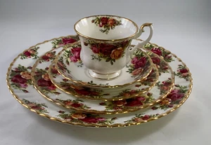 Ambientazione vintage Royal Albert Old Country Roses Bone China 5 pezzi - 1962 - Foto 1 di 7