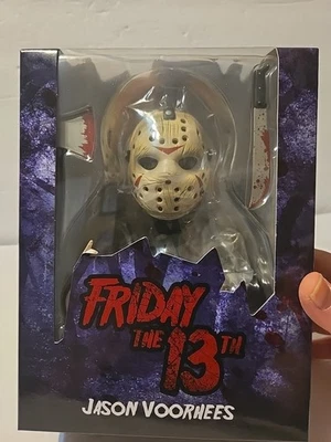 Figura de acción Mezco Toyz Friday The 13th Jason Voorhees estilizada de 6 pulgadas Foto 1 de 4