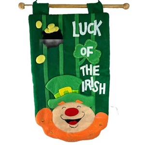 LUCK OF THE IRISH Hanging Felt Flag Panel 3D Leprechaun Clover Pot Of Gold Quilt - Picture 1 of 13