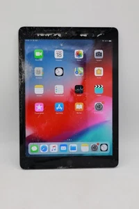 Apple iPad 5 2017 32GB Space Gray 9,7 Zoll Wi-Fi Displayschaden #5335 - Bild 1 von 5