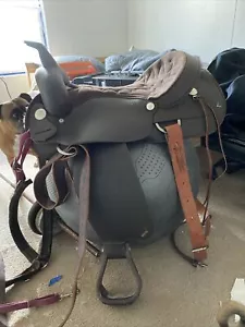 New! 17" Wintec Full Quarter Horse Synthetic Saddle Code: 243347 - Picture 1 of 4
