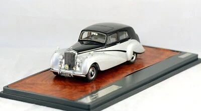 1:43 MATRIX MX10201-011 Bentley Mk VI Countryman Harold Radford dk blue & silver - Image 1 of 3