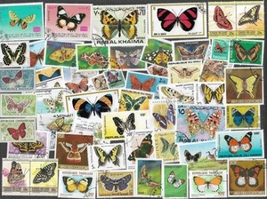 BUTTERFLIES AND MOTHS ON STAMPS 300 ALL DIFFERENT COLLECTION NATURE 29-6-25 - Picture 1 of 2
