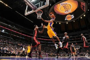 Los Angeles Lakes Kobe Bryant Dunk on Lebron James Poster (24x36) inches - Picture 1 of 1