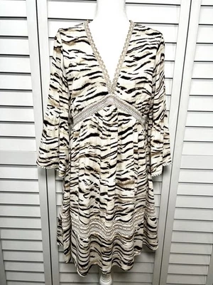 Vestido INC International Concepts estampado de tigre cuello en V manga acampanada talla mediana Foto 1 de 4