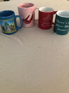 Zauberer von Oz 4 Becher Sammlerstücke - Bild 1 von 3