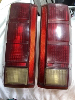 1980-1986 F100 F150 F250 F350 BRONCO OEM LUCES TRASERAS PAR LIGERO Foto 1 de 4