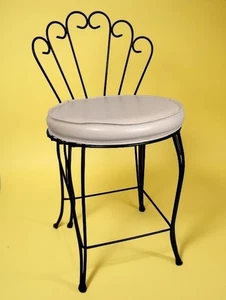 Sedia sgabello vanità metallo Hollywood Regency anni 70 alta 17" ferro battuto rotolo - Foto 1 di 23