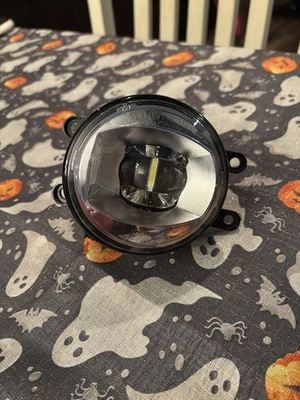 Faro antiniebla izquierdo Toyota Tundra 2015-2019 conductor LED OEM 81220-Y0010 usado Foto 1 de 2