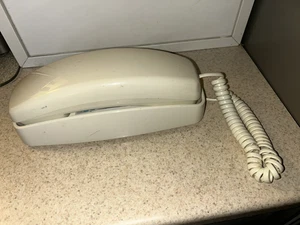 Vintage AT&T Trimline 210 Touch Tone Push Button Wall/Desk Corded Phone works - Picture 1 of 6