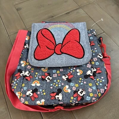 Bolsa de almuerzo aislada Disney Minnie Mouse, denim azul con lazo rojo y arco iris Foto 1 de 4