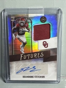 2021 Panini Legacy - Futures Patch Autografi Rhamondre Stevenson #FP-RS /399... - Foto 1 di 2