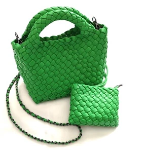 Neue kleine Damen-Schultertasche aus grünem Kunstleder gewebt mit Geldbörse - Bild 1 von 8