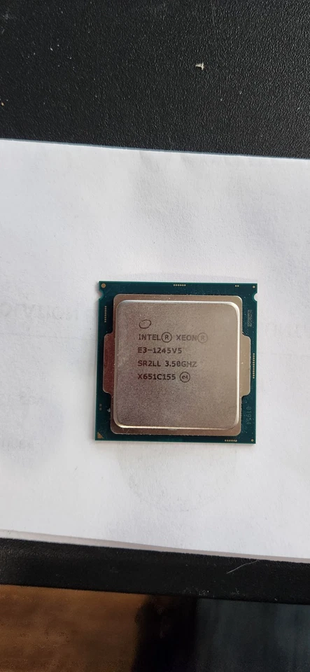 Procesador/CPU Intel Xeon E3-1245 V5 3,5 GHz cuatro núcleos #SR2LL, socket LGA1151 Foto 1 de 2