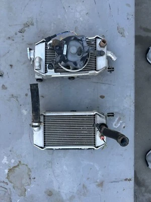 Radiadores radiadores izquierdo y derecho Kawasaki KLX250S 2009 OEM con ventilador Foto 1 de 3