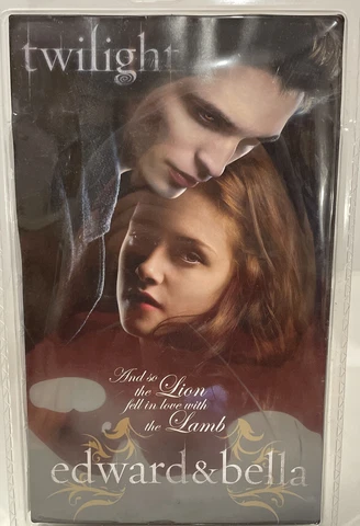 NECA Twilight Edward and Bella Figures Two-Pack 2009 Unopened MISP Great Condn Cover