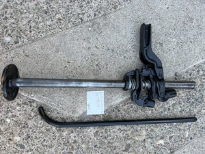 VW JACK AND TOOLS  VW BUG BEETLE OEM GERMAN 49-79 BUG LOW USE TESTED CLEANED 4C - Picture 1 of 4