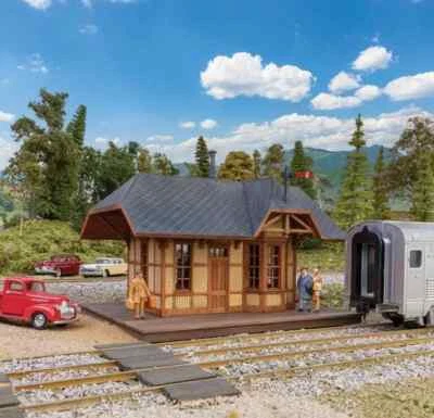 NEW Walthers 933-3555 Victoria Springs Station Kit HO Scale - Image 1 of 4