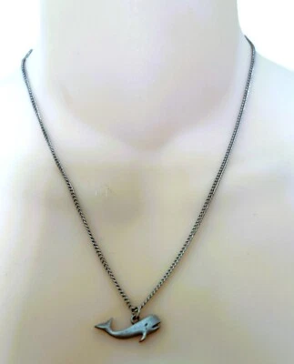 Collar cadena 17" vintage con dije de ballena de peltre Foto 1 de 3