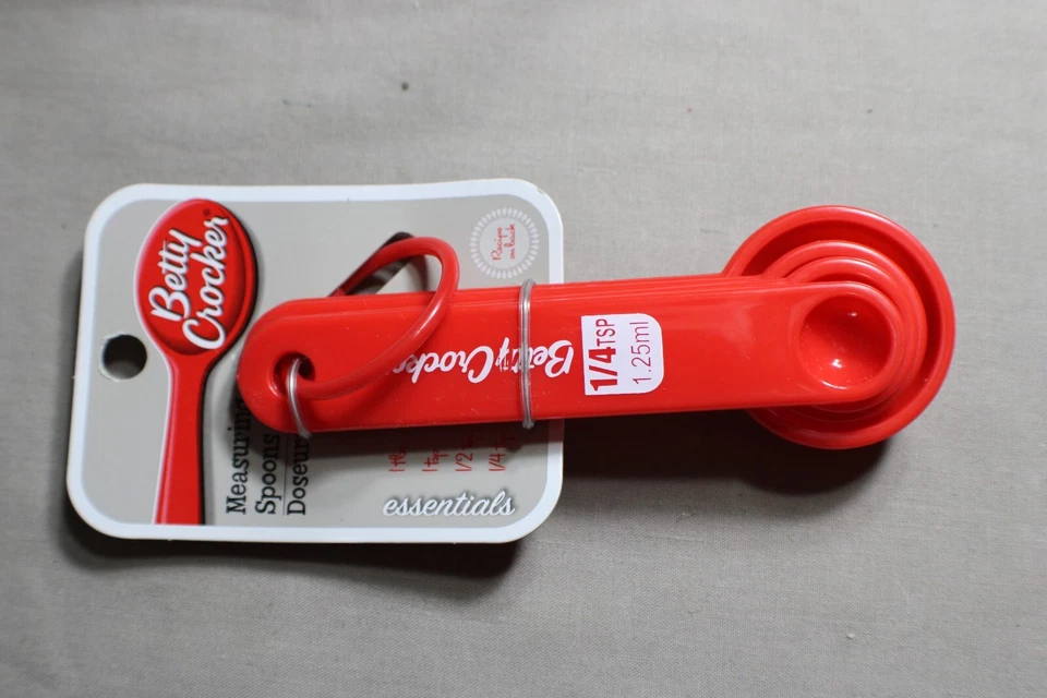 Set of 4 Betty Crocker Plastic Measuring Spoons 2009 General Mills on Card