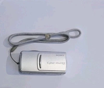 Sony Cyber-shot DSC-U20 2.0MP Digital Camera - Silver - Image 1 of 4