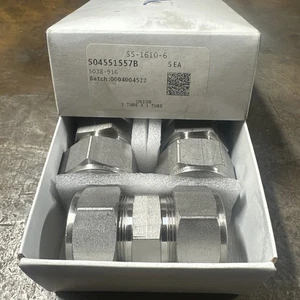  Swagelok SS-1610-6 , 1" Tube x 1" Tube Stainless Steel Union (PK 5) - Picture 1 of 3