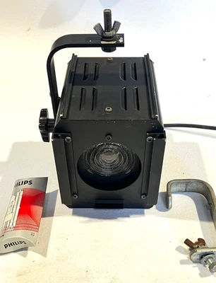 Strand Lighting Minim Fresnel Vintage Theatre Light C/W M40 Lamp & Hook Clamp - Image 1 of 4