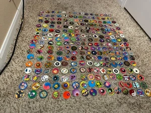 Posten Vintage Pogs Kronkorken und Aufbewahrungsröhrchen bitte alle Bilder ansehen 450 Stück - Bild 1 von 4
