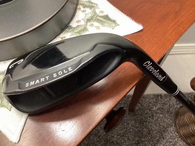 Cleveland Smart Sole Chipper black RH 33" & headcover - Image 1 of 4