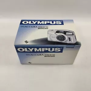 Olympus Infinity Accura Zoom XB 700 fotocamera pellicola 35 mm data quarzo NOS - Foto 1 di 5